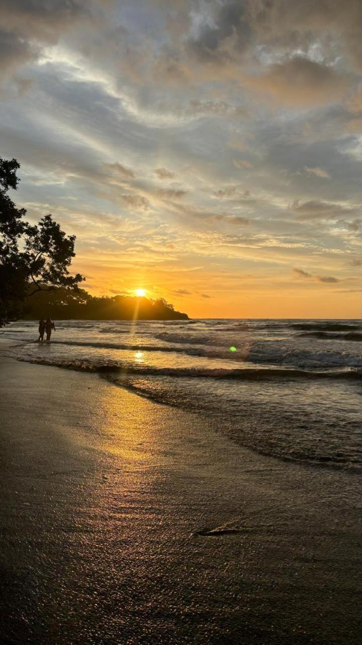 Tamarindo Beach, Prime Location, Fantastic Watersalt Pool & Cold Plunge, Family & Friends 外观 照片